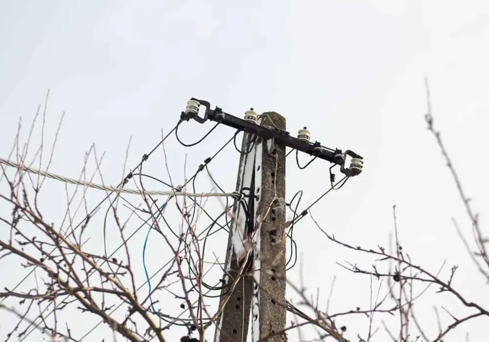 Odszkodowanie za słupy energetyczne - czy należy Ci się?