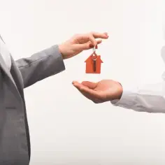 Ile wynosi podatek od sprzedaży nieruchomości i jak go obliczyć?