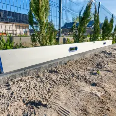 Jak wyrównać teren skutecznie i uniknąć kosztownych błędów