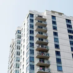 Ile kosztuje mieszkanie w bloku? Zaskakujące różnice cenowe w Polsce