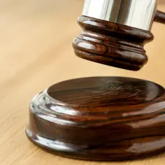 Czy hipoteka przymusowa wygasa po licytacji komorniczej? Sprawdź skutki