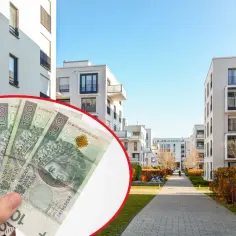 Pieniądze na przelew za podatek od nieruchomości. Nowoczesne osiedle mieszkaniowe.