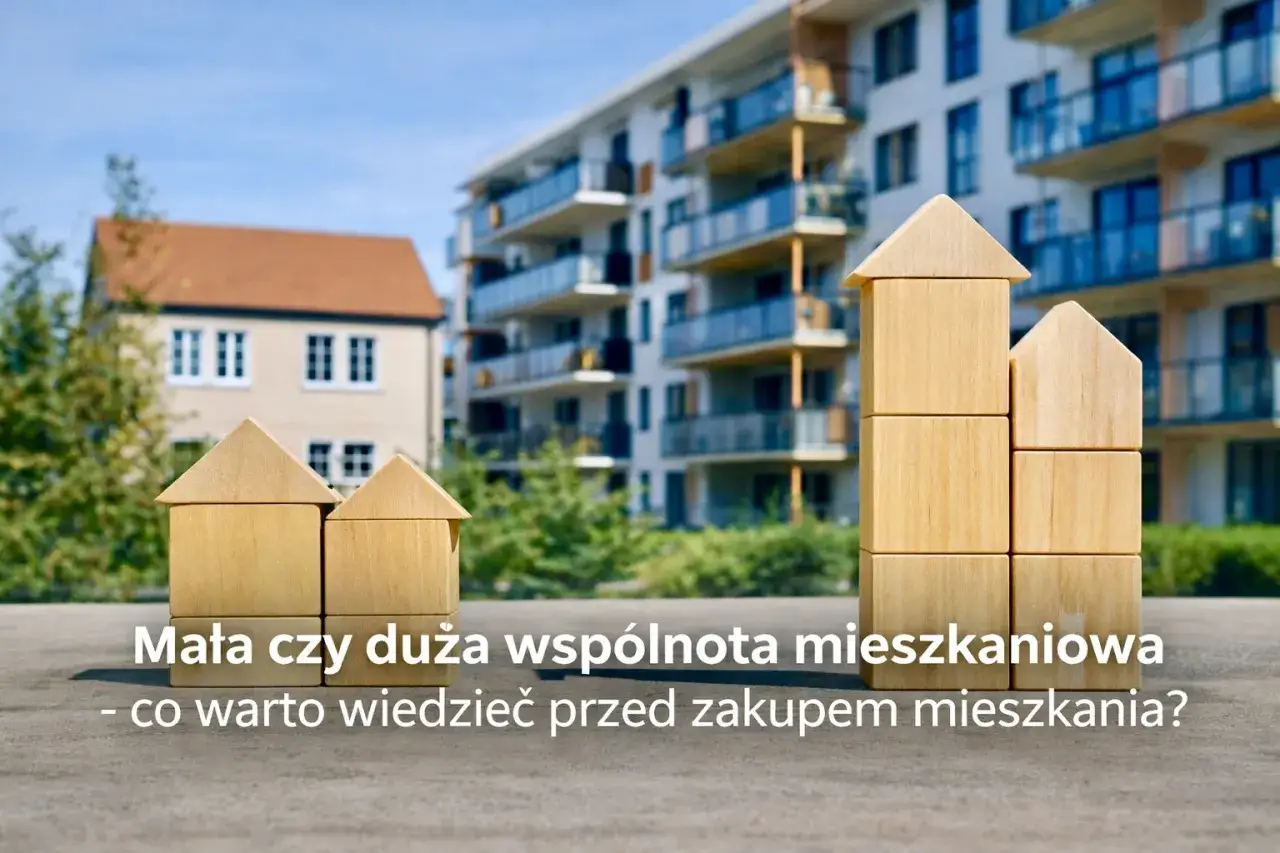 Drewniane klocki w kształcie domów na tle budynków mieszkalnych. Jak wyliczyć udział w nieruchomości wspólnej?