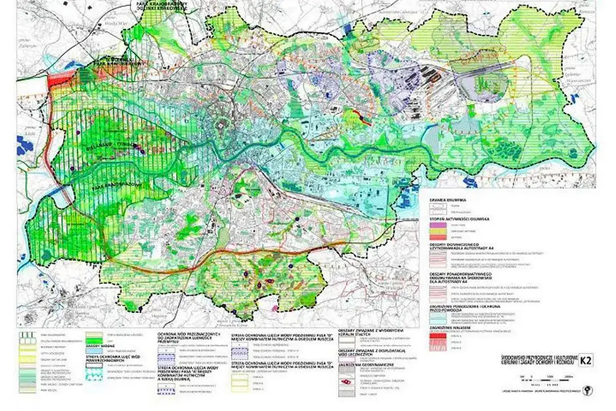 Plan zagospodarowania przestrzennego Krakowa z zaznaczonymi strefami ochronnymi, terenami zielonymi i infrastrukturą.
