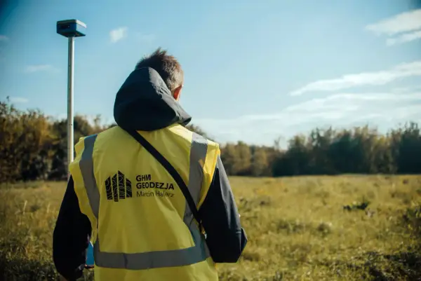Granice działki telefonem - orientacyjnie czy prawnie?