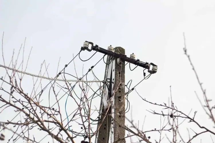 Odszkodowanie za słupy energetyczne - czy należy Ci się?